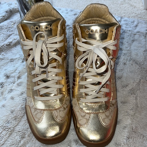 GOLDEN AND KHAKI - Picture 4 of 5